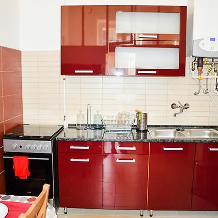 Charming Renovated In Dob Str *