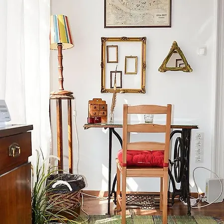 Charming Renovated In Dob Str Budapešť
